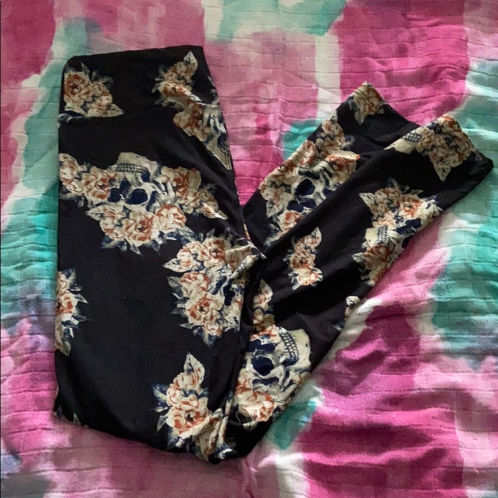 Lularoe Floral skulls OS Leggings NWOT